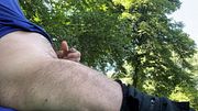 Dick Flash im Öffentlichen Park (fast erwischt)