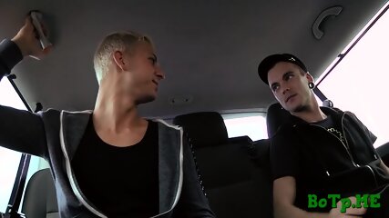 Blowing a gay in a car sex scene