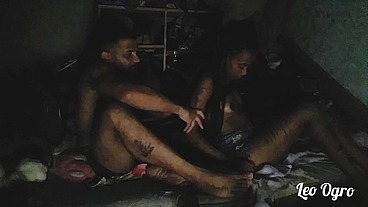 Fui ajudar minha enteada arrumar a bagunça na casa da avó dela acabei fudendo ela. (Nicoli Fox)