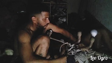 Fui ajudar minha enteada arrumar a bagunça na casa da avó dela acabei fudendo ela. (Nicoli Fox)