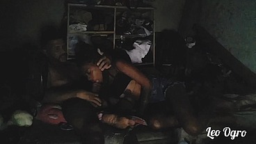 Fui ajudar minha enteada arrumar a bagunça na casa da avó dela acabei fudendo ela. (Nicoli Fox)