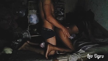 Fui ajudar minha enteada arrumar a bagunça na casa da avó dela acabei fudendo ela. (Nicoli Fox)