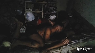 Fui ajudar minha enteada arrumar a bagunça na casa da avó dela acabei fudendo ela. (Nicoli Fox)