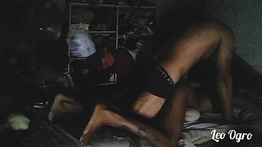 Fui ajudar minha enteada arrumar a bagunça na casa da avó dela acabei fudendo ela. (Nicoli Fox)