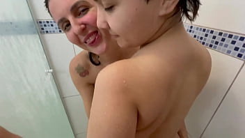 Chamei minha amiga pra dar um ch&aacute_ duplo no boy