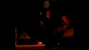 Travesti se mastube dans la rue et n'_arr&ecirc_te pas malgr&eacute_ les voitures qui passe