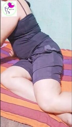 උන නිසා කොල්ලා හම්බෙලා පොල්ල බස්සා ගන්න නැ බටු ගෙඩියක් බැස්සුවා.asian girl fun with brinjal....... - Vilashini's Playful Adventure with a Brinjal: A Fun and Flirty Encounter