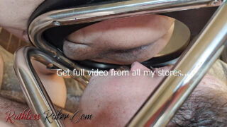 Rotujenvälinen dominointi: Karvaiset brittiläiset peppu saavat remmiä ja anaaliseksiä intialaisten yläosien avulla