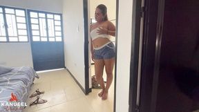 pequena colegiala cachonda es follada por su madrastra con sus ricos juguetes hasta el orgasmo
