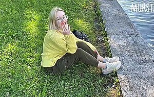 Webcam girl sucked in the park for money || Murstar