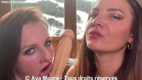 Deux copines brunes se godent la chatte avec un �norme gode jusqu'� l'orgasme