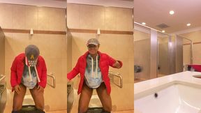 alliyah alecia in public bathroom