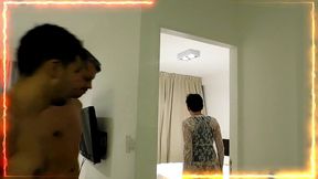 poliamor marido trae amante a su mujer , matrimonio de tres parte 1