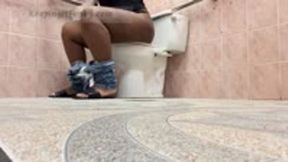 Mama Isa's Public Sighs, Toes, & Thighs!! MOV