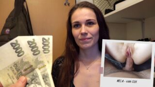 POV La brunetta Nela Decker riceve una profonda penetrazione anale