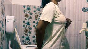 Suji Bhavi having sex in the bathroom