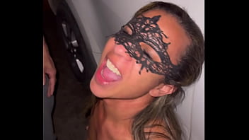 F&atilde_ tarado esfolou meu cuzinho, meteu plug, meteu no p&ecirc_lo e ainda gozou dentro!