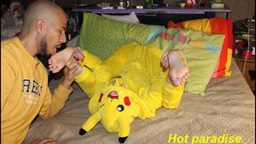 This young woman loves her little feet and allows me to kiss them and lick them (Jouanna & Bob45) HD - WMV