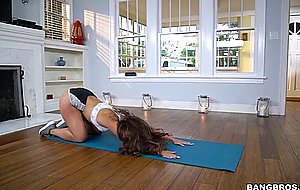 Kelsi monroe shows her well shaped body doing sport exercises