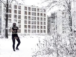 AMATEUR TRANS IN SNOW - PERVERT TEACH DONG FLASH