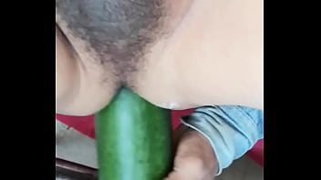 Rico pepino en mi culo