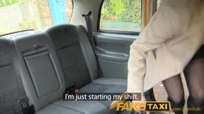 Amateur Back seat shagging and surprise creampie pay for taxi fare