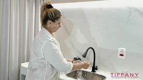 tiffany montavani, trabalhando de cozinheira o patrao ,socou rola nela penis bbc bunda bbc