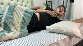 Padrastro cachondo confunde a su hijastro con su esposa y lo pre&ntilde_a sin parar