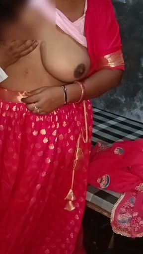 Desi GF BF made MMS leaked in OYO Xxx, Desi Village GF pink pussy fuck   Clip 1