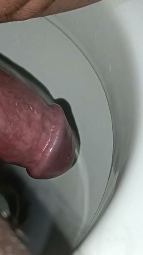 Staff ki toilet me hilane lag gaya   Clip 1