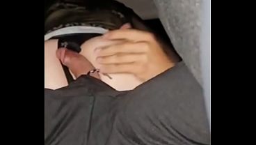 Carro, enquanto o corninho dirige eu gozo com dotado