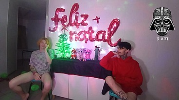 Mulher do noel dominando corninho, com dois dotados