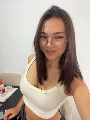 OnlyFans teen shows off her tits