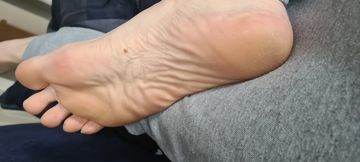 Worship and cum on my feet