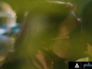 GIRLSWAY - Lovers Chloe Surreal & Jessica Ryan Have Ardent Squirting Sex POV - SPANISH SUBTITLES