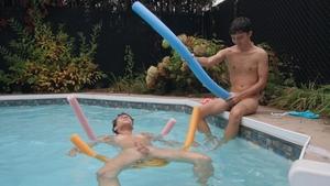 Men: Cock-Stroking in Wet Wonderland