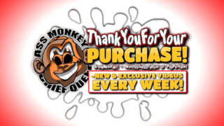 Amatør ebony solo stjerne stryger hans store sorte pik og får en massiv sæd