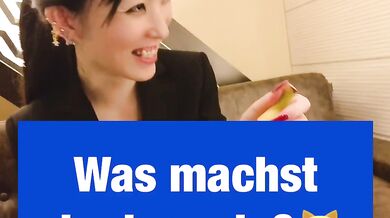 ob ich dieses Kondom über diese Banane in meinem Mund ziehen kann？Japanisch