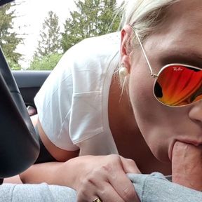 Big tits MILF Hitchhiker give Blowjob by Drive in Car German