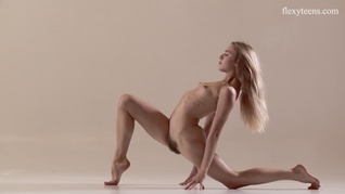 Hairy teen Mochalkina shows outstanding flexibility