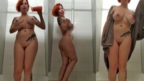 petite video sous la douche dans le vestiaire de la salle de sport, les profs ...