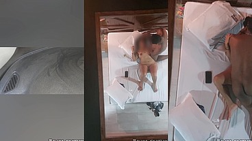 Negão com a mulher do corno no motel