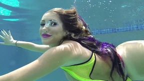 Gorgeous hot XXX girl jumps in the pool and takes her swimsuit off