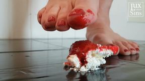 Strawberries and Cream Foot Crush - Food Crushing with Lady Vyra (WMV)