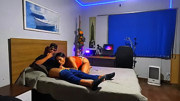 Puta safada gemendo enquanto o vizinho soca fundo o cu dela