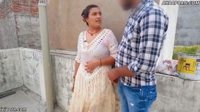 Indian MILF with big tits gets fucked in a Hindi porn video