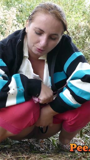 Fat girl pissing in an abandoned place 4k