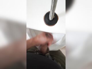I wank in a public bath, I cum and I drink my cum