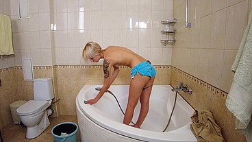 Tea Mint fucked bySteel Max in bathroom