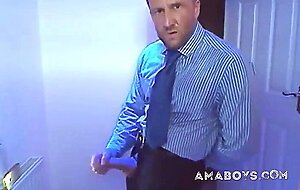 Empresario Barbudo: Punheta Solo Amadora